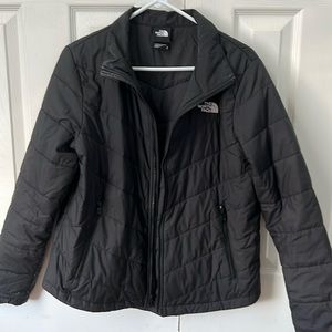 The North Face Women’s lightweight black puffer coat in great condition
